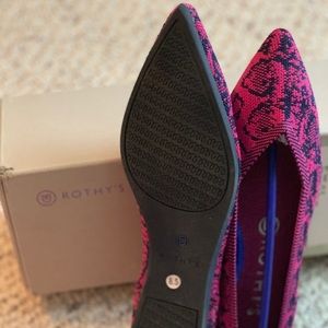 Rothy’s Fuchsia Navy Snake Point Sz. 8.5